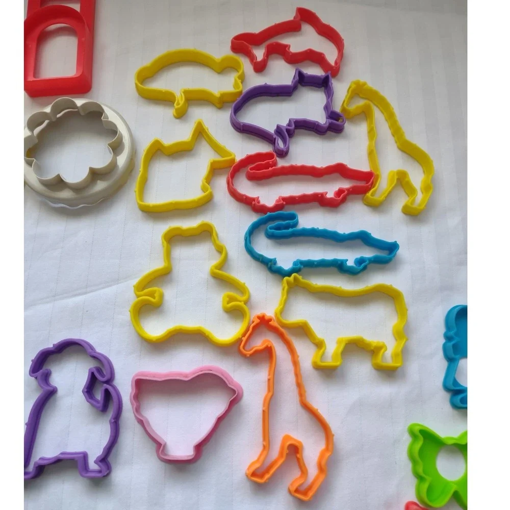 Large Lot‎ Cookie/Pie Cutters Shapes Animals People Vehicles Fun Lot#1